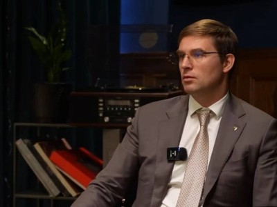 Сотрудники пишут Турлову о сокращении зарплат — в ответ тишина