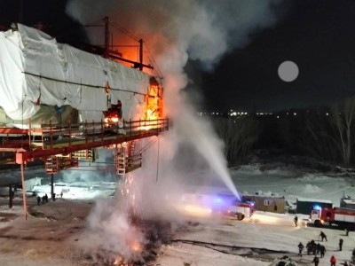 Многомиллиардный строящийся мост загорелся в Павлодаре