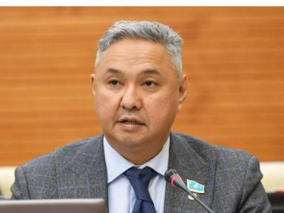 Проект Конституции не возвышает ветви власти, а устраняет правовые пробелы – Перуашев