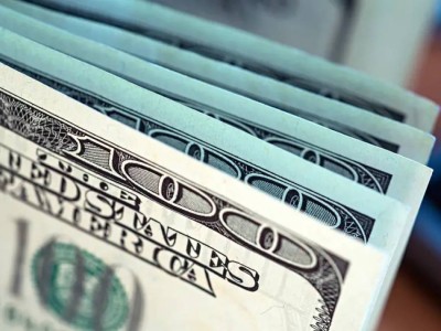 Курс доллара опустился ниже 500 тенге