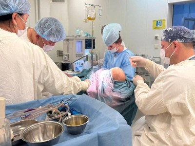 В Таразе впервые провели сложную операцию ребенку с редкой патологией