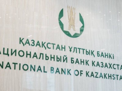 Нацбанк срочно предупредил казахстанцев из-за блокировки банковских карт