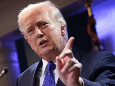 Трамп объявил о немедленном повышении мировых пошлин до 15%