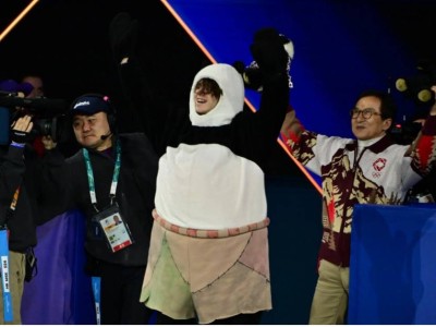 Джеки Чан поприветствовал Михаила Шайдорова на шоу в Милане