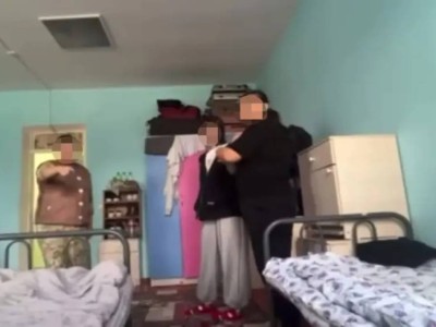 Студенток заставляли убирать мужские туалеты на юге Казахстана