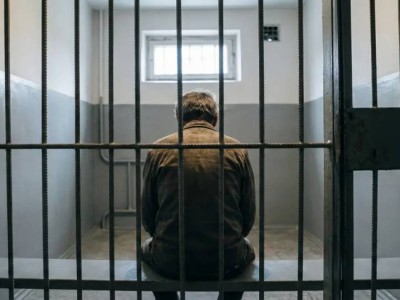 15-летняя школьница родила от 71-летнего пенсионера: суд вынес приговор