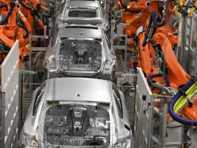 BMW отзывает 330 тысяч автомобилей из-за риска возгорания