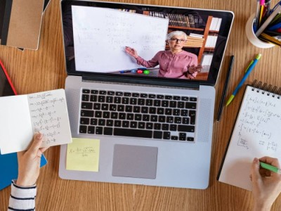 Скандал с курсами Айны: деньги вернули, спор продолжается