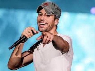 Анонс Энрике Иглесиаса о концертах в Казахстане вызвал волну шуток в Threads