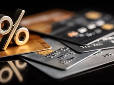 "Не обязаны делать". Почему казахстанцам могут не платить за деньги на текущих счетах