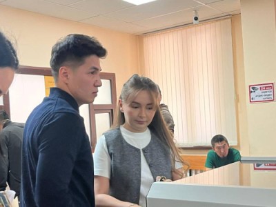 Блогеры Жанабыловы запретили журналистам снимать их в суде