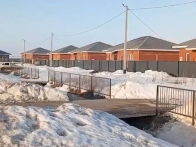 Пострадавшие от паводка жители Уральска пришли голосовать на новый участок