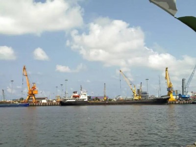 Ракетами атаковали порт на Каспийском море