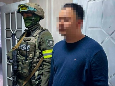 КНБ задержал продавцов водительских прав