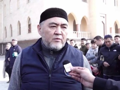 Экс-главу ГКНБ Кыргызстана поймали возле мечети: он попросил прощения у народа