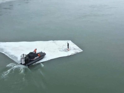 МЧС призвало казахстанцев не выходить на тонкий весенний лёд