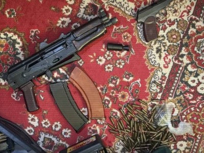 Банду рэкетиров-похитителей с арсеналом оружия “накрыли“ в Алматы