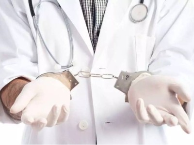 Более 1,2 млн тенге за "откос": медработник обещал освободить от армии