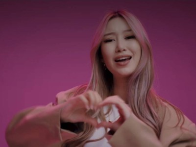 Скандал вокруг BAYANSULU: певицу обвинили в невыплате гонорара композитору