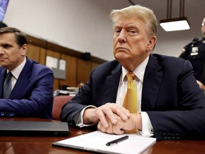 "Трамп пришел на суд". Президент США впервые в истории предстал перед Верховным судом