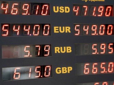 Доллар резко подешевел в обменниках Казахстана