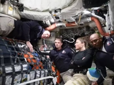 Космический корабль NASA сошел с орбиты Земли и направляется к Луне