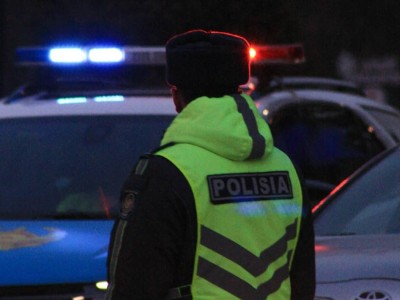 Пьяная казахстанка обматерила полицейского и попала под суд