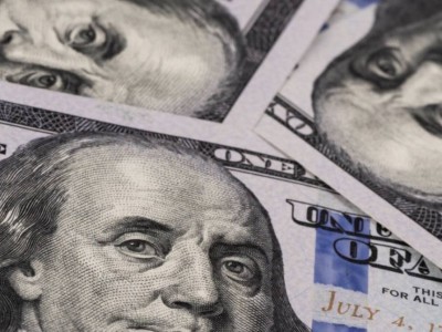 Доллар стремительно падать в обменниках