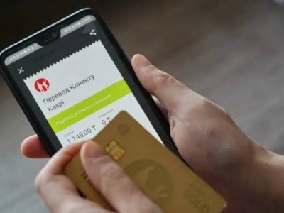 Банки начали передавать в налоговую данные о мобильных переводах казахстанцев