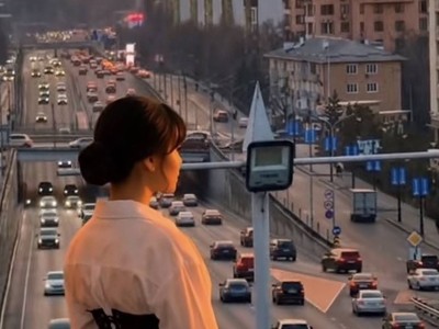 Алматинцы ради фото в Instagram вытоптали крокусы на Терренкуре