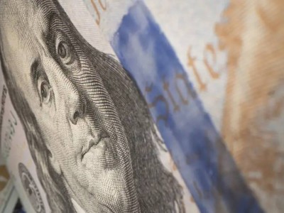 Курс доллара снова падает после вчерашнего взлета