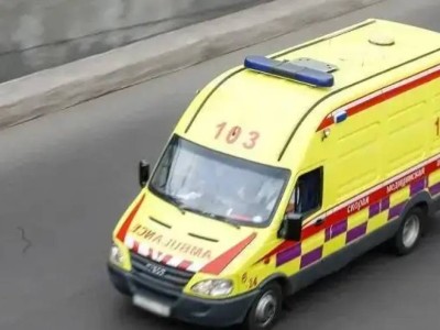 Пропускать ли скорую на красный: водители спорят в сети