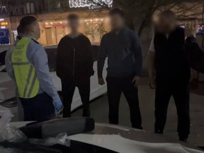 Килограмм наркотиков и обрез нашли в машине в Алматы