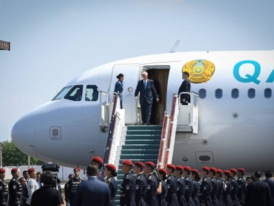 Касым-Жомарт Токаев прибыл с рабочим визитом в Узбекистан