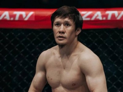 Мощным нокаутом завершился бой Жумагулова на турнире в Алматы