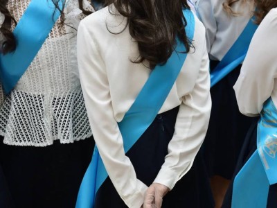 Казахстанским родителям и директорам школ напомнили о запрете выпускных