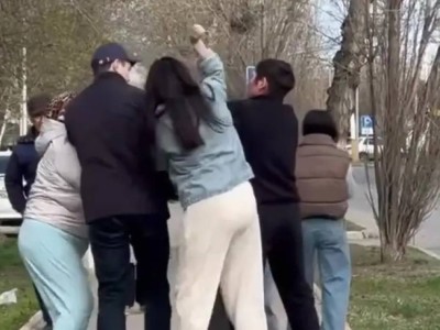 Возмутившая матерей детей с аутизмом блогерша устроила драку в Костанае