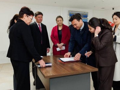 «Куда надо звонить?» – казахстанцы хотят вступить в партию «Әділет»