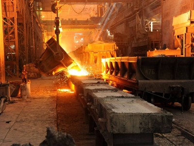 ЧП на Аксуском заводе ферросплавов: начато расследование гибели рабочего при дроблении металла