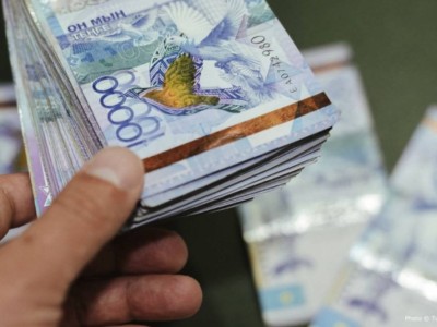 Устали бегать за должниками: в Казахстане придумали, как решить вопрос с алиментами