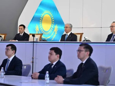 Глава государства посетил центр Международный центр искусственного интеллекта alem.ai