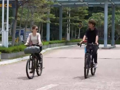 Cемейная пара доехала из Алматы до Малайзии на велосипедах