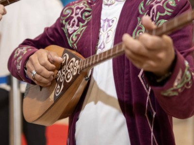 "Игра на домбре - это "харам". Автора скандального высказывания престовали
