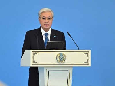 Токаев поздравил казахстанцев с Днем единства народа