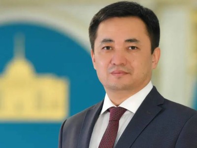 Айбек Дадебай освобождён от должности главы Администрации Президента