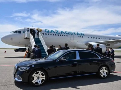 Токаев прилетел в Туркестан