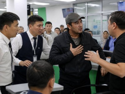 Мигрант устроил конфликт в ЦОНе Павлодара — видео