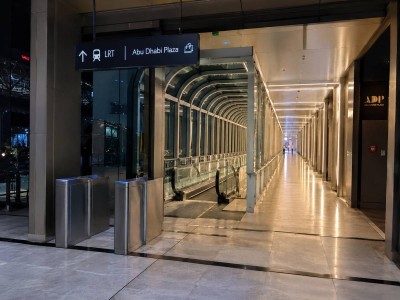 Из-за Bla Bla Bar закрывают проход в Abu Dhabi Plaza