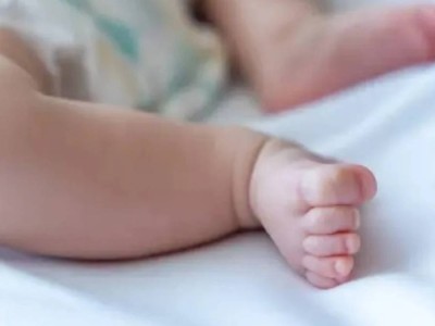 Женщина родила близнецов в 60 лет и стала блогершей