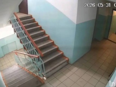 В Павлодаре мужчина облил дверь квартиры бензином (ВИДЕО)